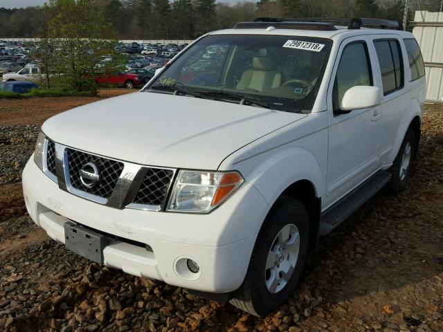 5N1AR18W96C642003 - 2006 NISSAN PATHFINDER WHITE photo 2