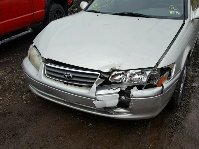 JT2BF22K210336437 - 2001 TOYOTA CAMRY CE SILVER photo 9