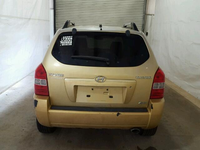 KM8JM72B95U239168 - 2005 HYUNDAI TUCSON GL GOLD photo 9