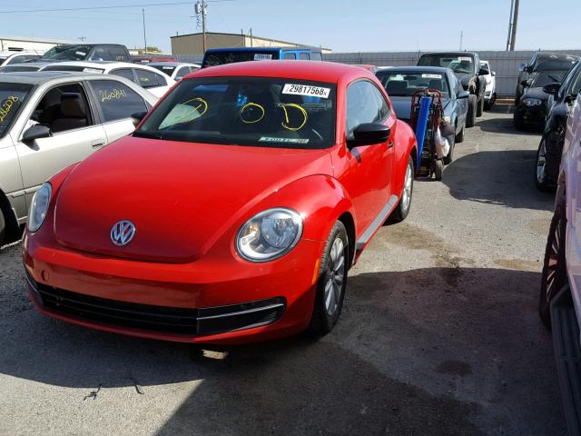 3VWFX7AT3DM604195 - 2013 VOLKSWAGEN BEETLE RED photo 2