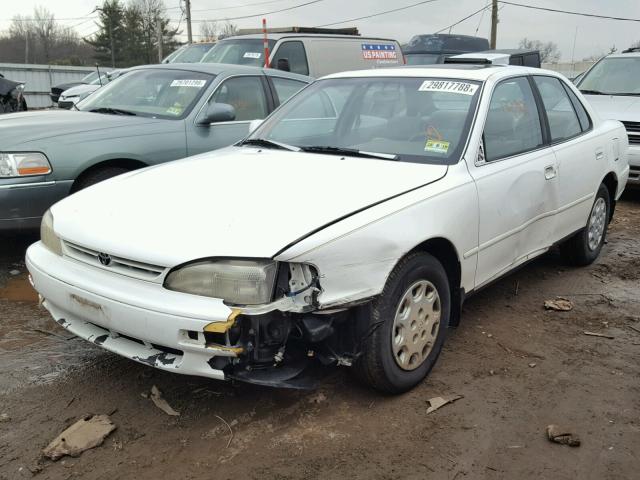 4T1BG12KXTU947399 - 1996 TOYOTA CAMRY DX WHITE photo 2