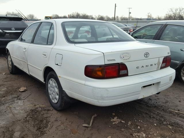 4T1BG12KXTU947399 - 1996 TOYOTA CAMRY DX WHITE photo 3