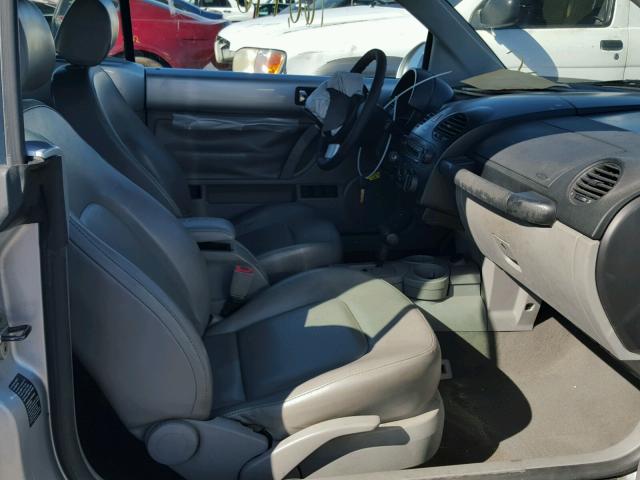 3VWCM31Y85M363901 - 2005 VOLKSWAGEN NEW BEETLE 银色 照片 5