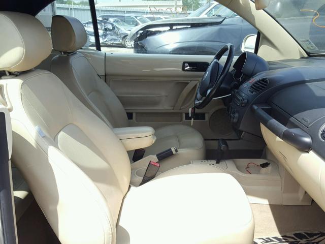 3VWRF31Y18M412249 - 2008 VOLKSWAGEN NEW BEETLE 米色 照片 5