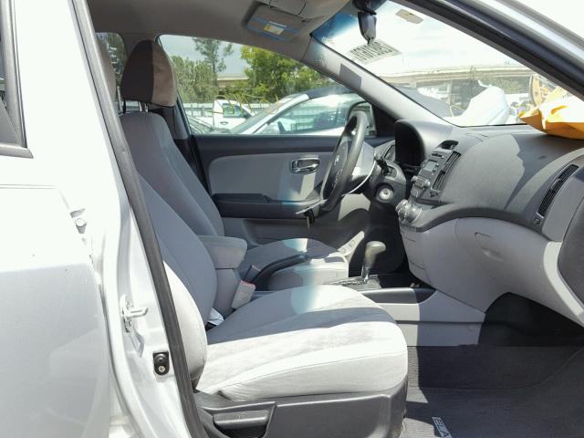 KMHDU4AD8AU898514 - 2010 HYUNDAI ELANTRA BL SILVER photo 5