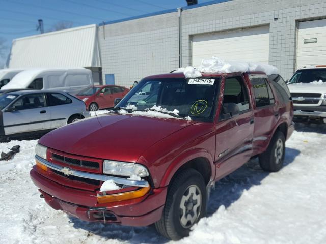 1GNDT13W22K102381 - 2002 CHEVROLET BLAZER RED photo 2