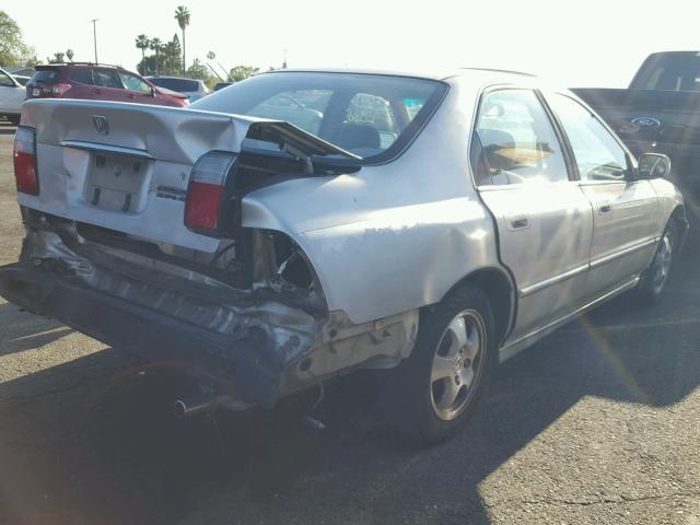 1HGCD5602VA158266 - 1997 HONDA ACCORD SE SILVER photo 4