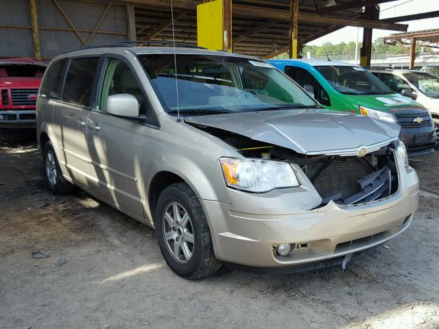 2A8HR54P88R643543 - 2008 CHRYSLER TOWN & COU GOLD photo 1