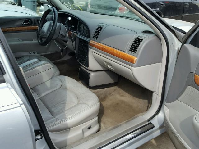 1LNFM97V1WY636937 - 1998 LINCOLN CONTINENTA SILVER photo 5