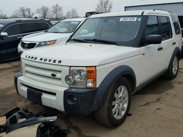 SALAD25405A344826 - 2005 LAND ROVER LR3 SE WHITE photo 2