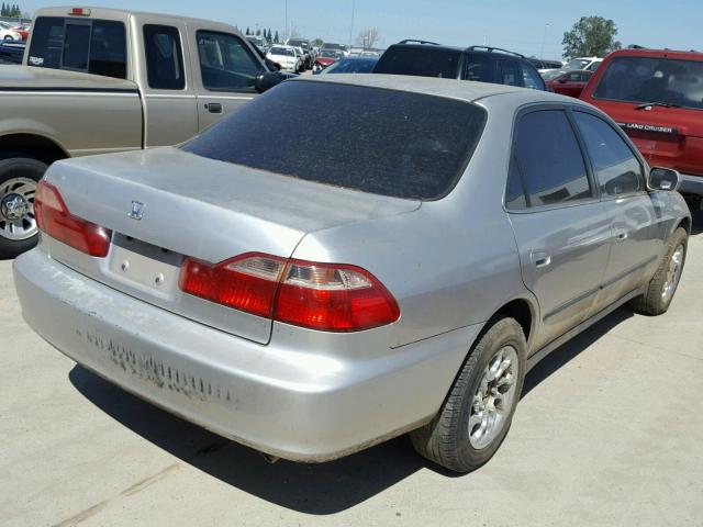 1HGCG5644WA161942 - 1998 HONDA ACCORD LX SILVER photo 4