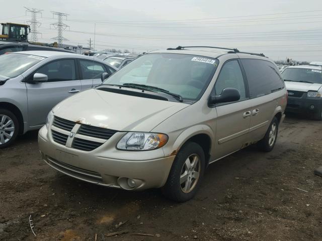 2D4GP44L76R680857 - 2006 DODGE GRAND CARA BEIGE photo 2