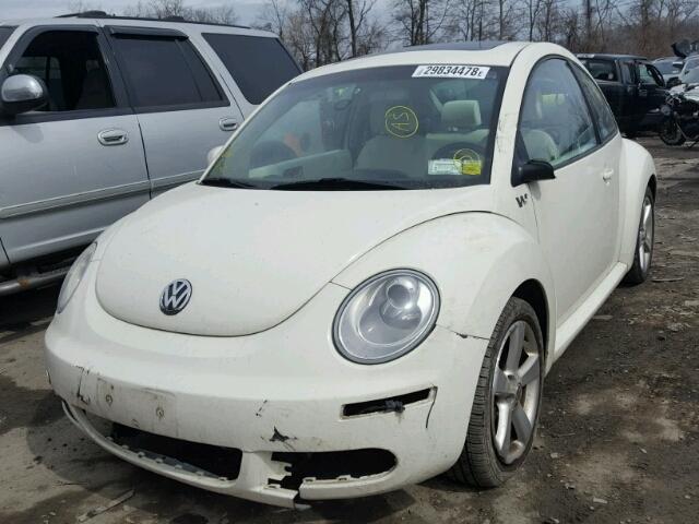 3VWFG31C08M511035 - 2008 VOLKSWAGEN NEW BEETLE WHITE photo 2