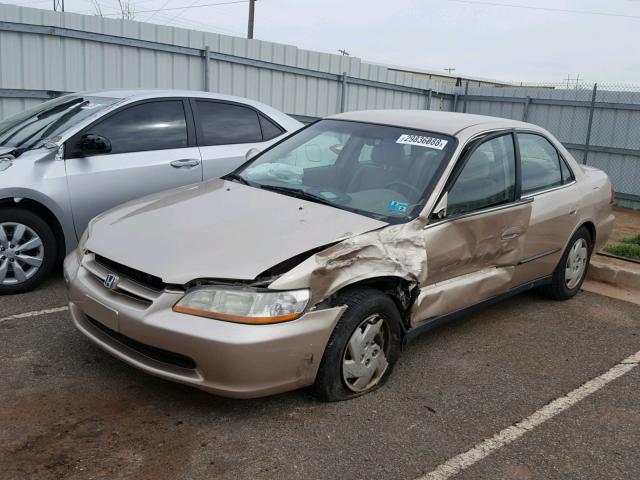 1HGCG164XYA040666 - 2000 HONDA ACCORD LX BEIGE photo 2