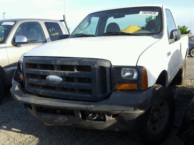 1FTNF215X7EA60214 - 2007 FORD F250 SUPER WHITE photo 2