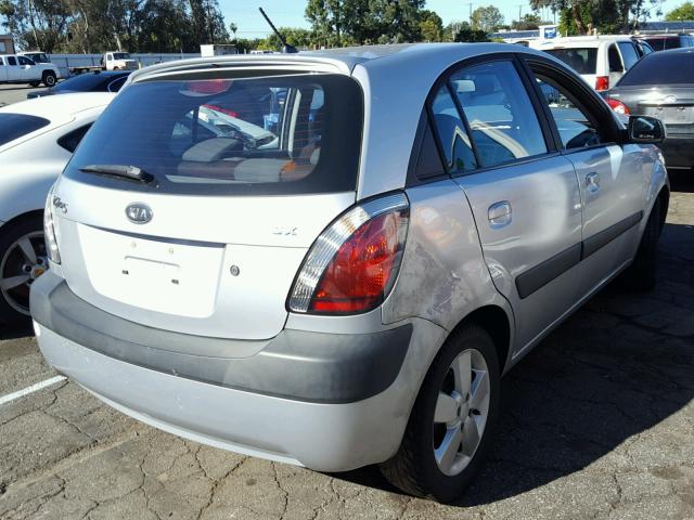 KNADE163976207226 - 2007 KIA RIO 5 SX SILVER photo 4