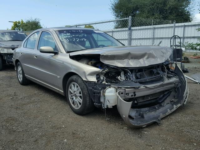 YV1RS640152468839 - 2005 VOLVO S60 GOLD photo 1