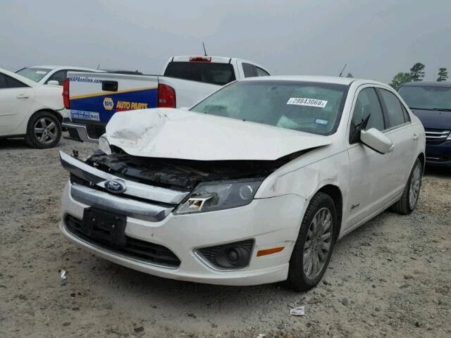 3FADP0L36AR406679 - 2010 FORD FUSION HYB WHITE photo 2