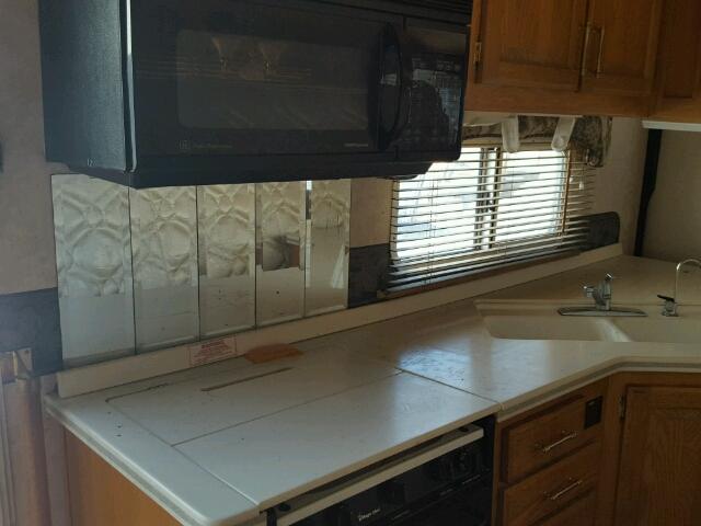 1EE5V3721X9315428 - 1999 AVIO TRVL TRAIL WHITE photo 8