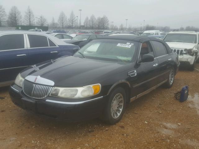 1LNHM82W01Y679595 - 2001 LINCOLN TOWN CAR S BLACK photo 2