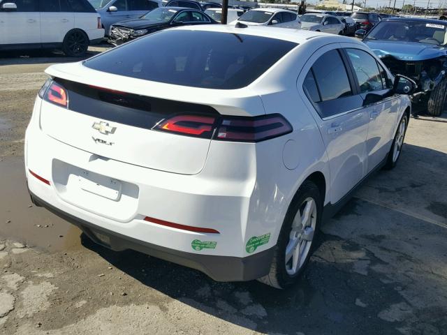 1G1RE6E46DU135711 - 2013 CHEVROLET VOLT WHITE photo 4