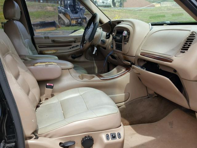 5LMPU28LXWLJ39288 - 1998 LINCOLN NAVIGATOR 黑色 照片 5