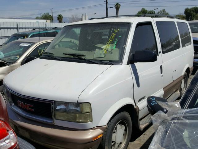 1GKDM19X52B502316 - 2002 GMC SAFARI XT WHITE photo 2