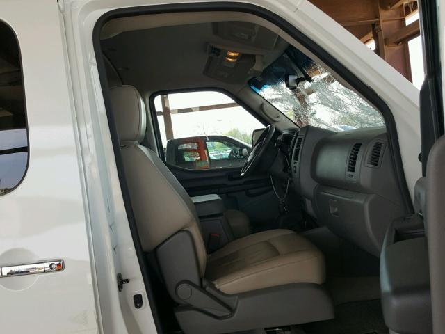 5BZAF0AA5HN851042 - 2017 NISSAN NV 3500 WHITE photo 5