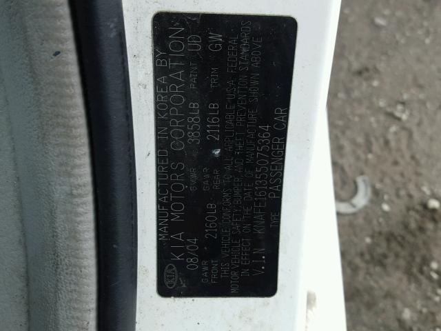 KNAFE161355075364 - 2005 KIA SPECTRA5 WHITE photo 10