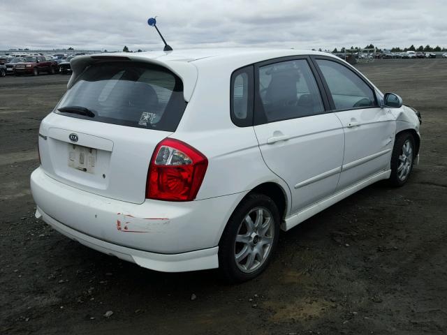 KNAFE161355075364 - 2005 KIA SPECTRA5 WHITE photo 4