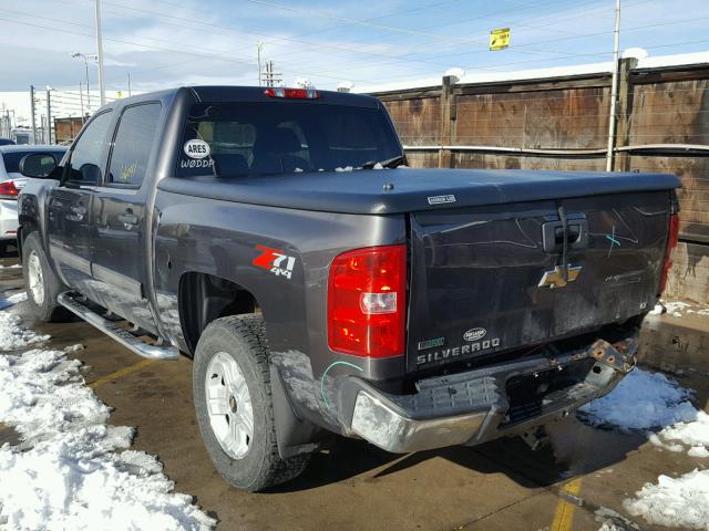 3GCPKSE32BG216809 - 2011 CHEVROLET SILVERADO GRAY photo 3