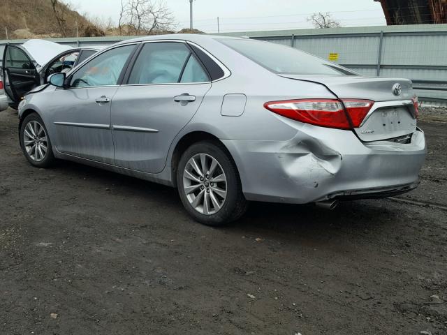 4T1BK1FK6FU555775 - 2015 TOYOTA CAMRY XSE SILVER photo 3