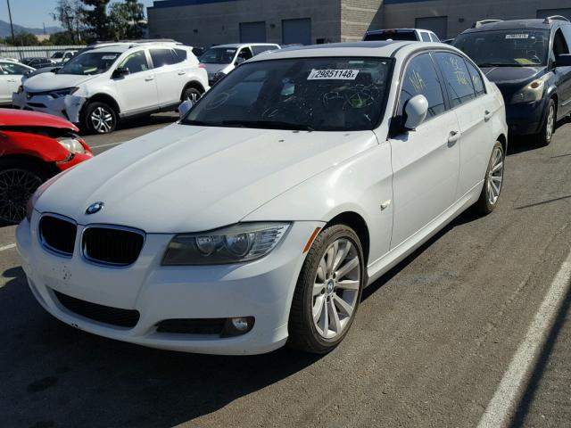 WBAPH7G54BNM57852 - 2011 BMW 328 I WHITE photo 2