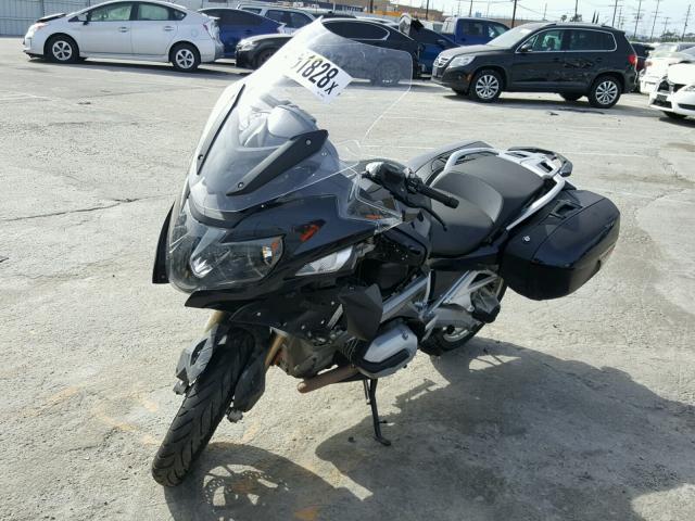 WB10A1307HZ399864 - 2017 BMW R1200 RT SILVER photo 2