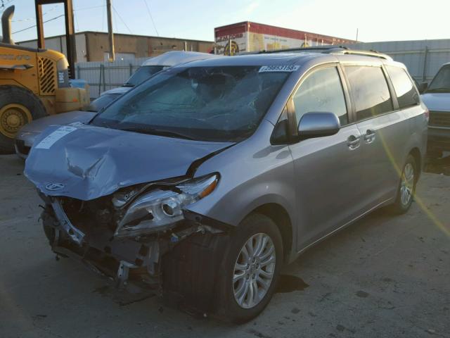 5TDYK3DC4DS284643 - 2013 TOYOTA SIENNA XLE GRAY photo 2