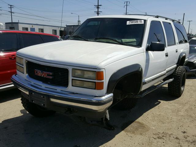 3GKFK16R3TG518138 - 1996 GMC SUBURBAN K WHITE photo 2