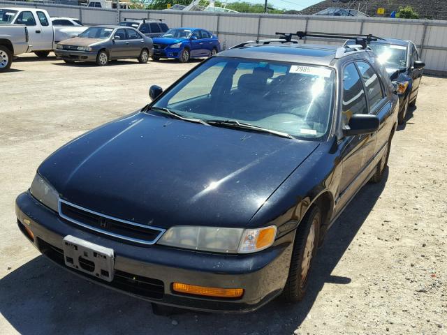 1HGCE1898TA005082 - 1996 HONDA ACCORD EX BLACK photo 2