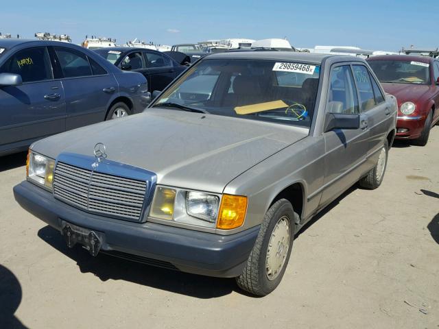 WDBDA24C7FF066791 - 1985 MERCEDES-BENZ 190 E 2.3 SILVER photo 2