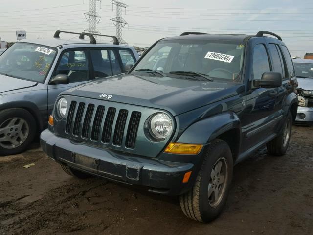 1J4GL38K15W671432 - 2005 JEEP LIBERTY RE GREEN photo 2