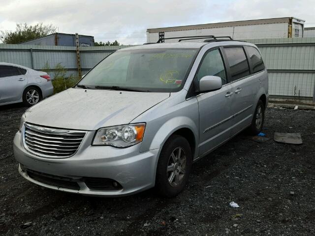 2C4RC1BG6CR305964 - 2012 CHRYSLER TOWN & COU SILVER photo 2