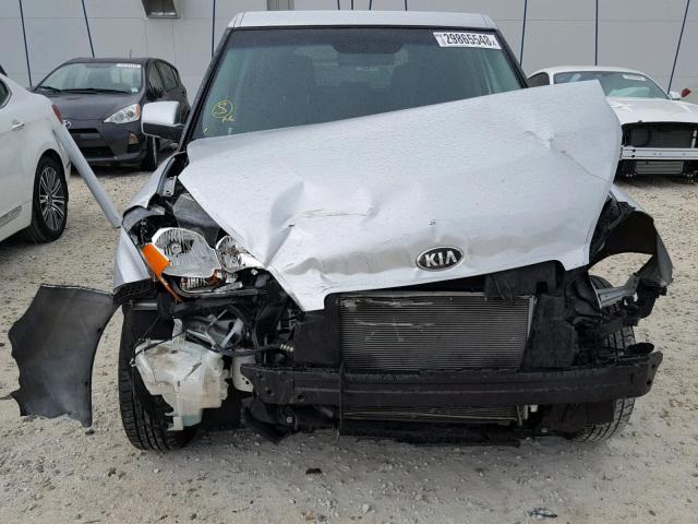 KNDJT2A56D7574844 - 2013 KIA SOUL SILVER photo 9