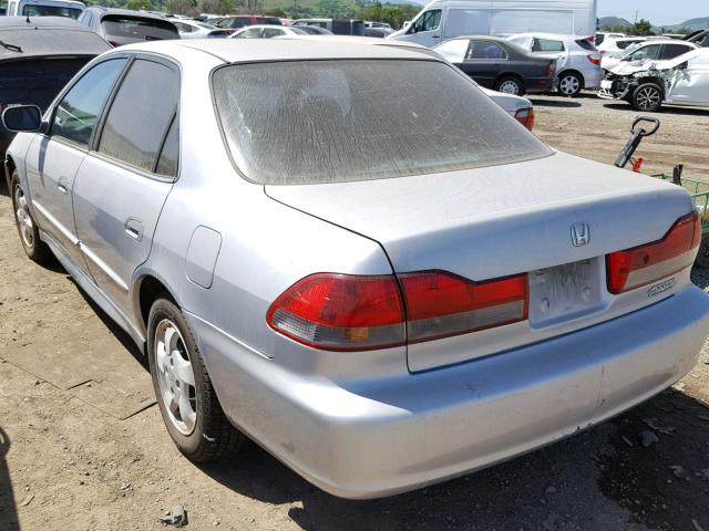 1HGCG56722A013924 - 2002 HONDA ACCORD SE SILVER photo 3