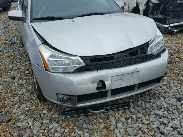 1FAHP36N69W218575 - 2009 FORD FOCUS SES SILVER photo 9