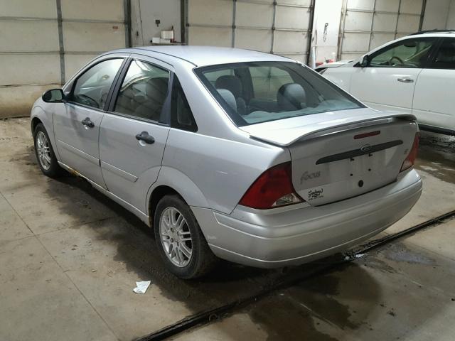 1FAFP34373W204149 - 2003 FORD FOCUS SE C SILVER photo 3