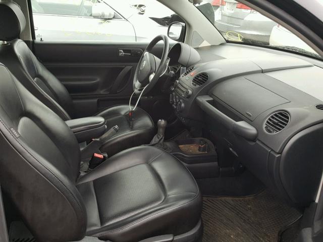 3VWPG31C78M526605 - 2008 VOLKSWAGEN NEW BEETLE 黑色 照片 5