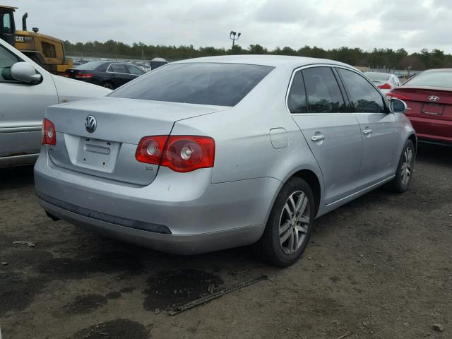 3VWRG71K46M666647 - 2006 VOLKSWAGEN JETTA 2.5 SILVER photo 4