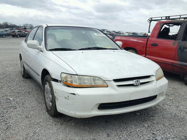 1HGCG6657XA121998 - 1999 HONDA ACCORD LX WHITE photo 1