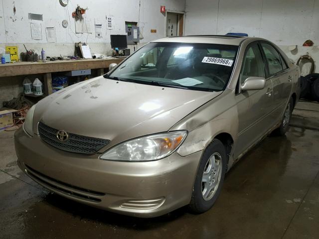 4T1BE32K62U023865 - 2002 TOYOTA CAMRY LE GOLD photo 2