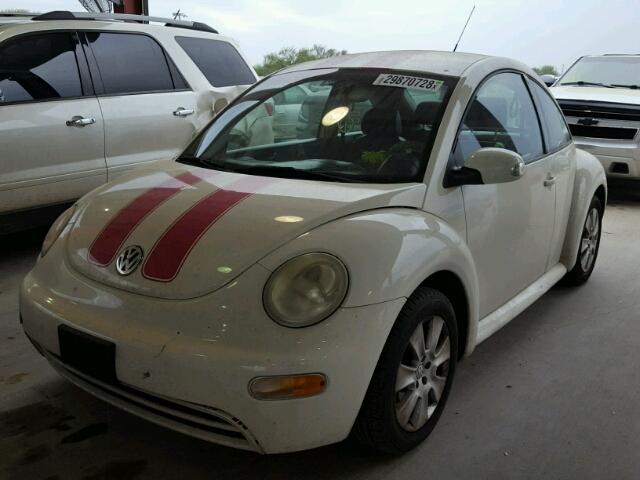 3VWBK31C05M402499 - 2005 VOLKSWAGEN NEW BEETLE WHITE photo 2