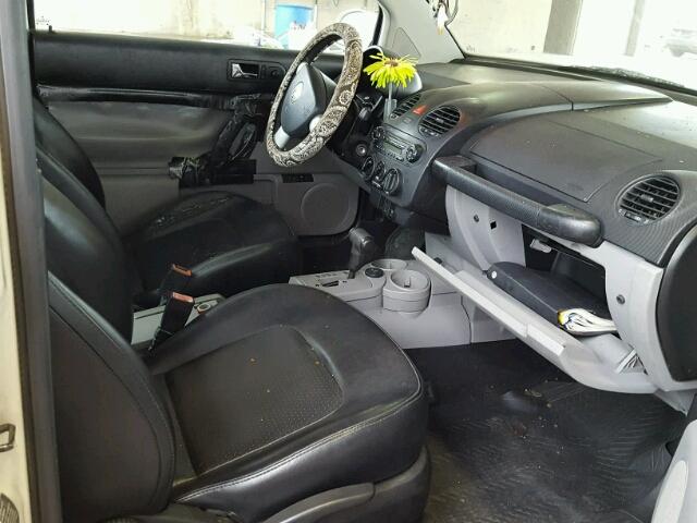 3VWBK31C05M402499 - 2005 VOLKSWAGEN NEW BEETLE 白色 照片 5